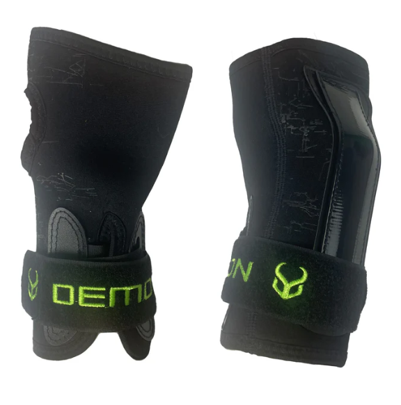 24/25 DEMON Wrist Guard unisex 護腕　